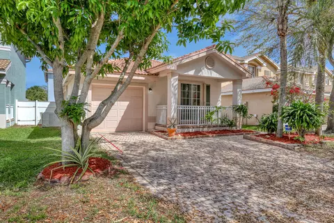 5033 Northern Lights Dr, Greenacres, FL 33463