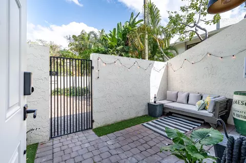 563 NE 7th Ave, Fort Lauderdale, FL 33301