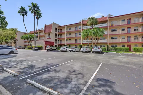 1055 Country Club Dr #305, Margate, FL 33063