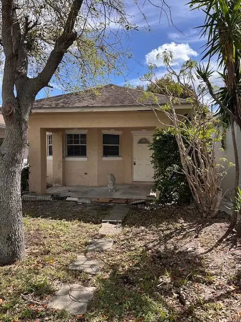 518 S E St, Lake Worth Beach, FL 33460