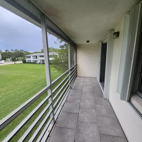 Exterior - 643 Durham W, Deerfield Beach, FL 33442 photo 4 of 7