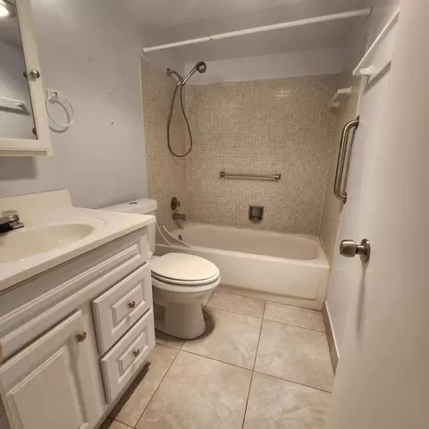 Bath - 643 Durham W, Deerfield Beach, FL 33442 photo 2 of 2