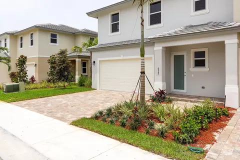 6931 Pines #14, Coconut Creek, FL 33073