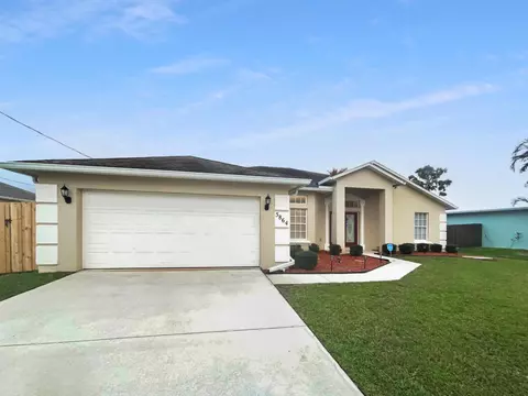 5864 NW Hann Dr, Port Saint Lucie, FL 34986