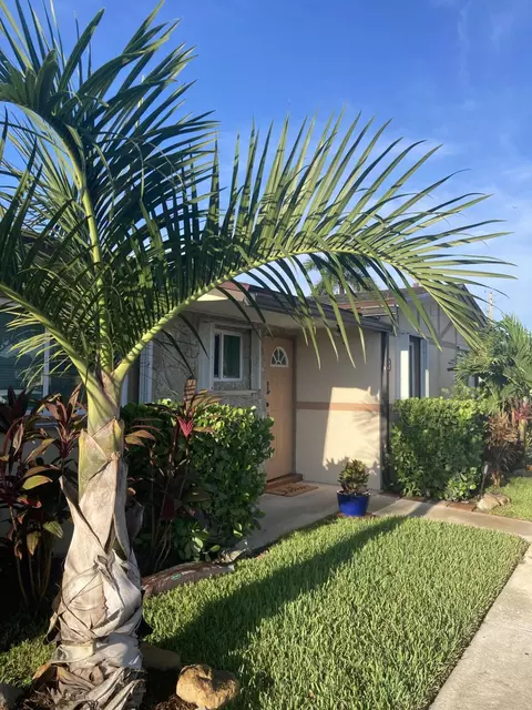 2847 Ashley Dr W #G, West Palm Beach, FL 33415