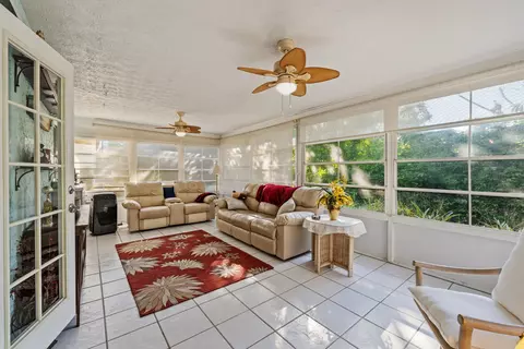 Exterior - 4176 SE Fairway Ct, Stuart, FL 34997 photo 4 of 7