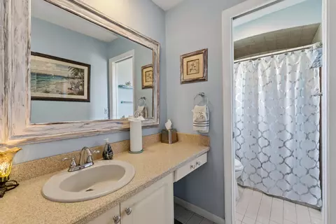 Bath - 4176 SE Fairway Ct, Stuart, FL 34997 photo 1 of 2