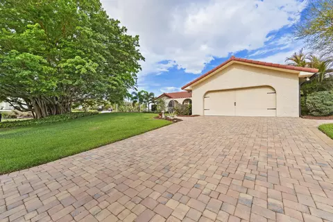 Exterior - 4176 SE Fairway Ct, Stuart, FL 34997 photo 3 of 7