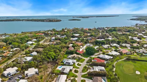 View/Area - 4176 SE Fairway Ct, Stuart, FL 34997 photo 5 of 20