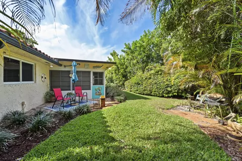 Exterior - 4176 SE Fairway Ct, Stuart, FL 34997 photo 5 of 7