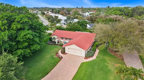 View/Area - 4176 SE Fairway Ct, Stuart, FL 34997 photo 1 of 20