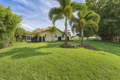 Exterior - 4176 SE Fairway Ct, Stuart, FL 34997 photo 7 of 7
