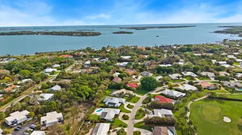 View/Area - 4176 SE Fairway Ct, Stuart, FL 34997 photo 4 of 20