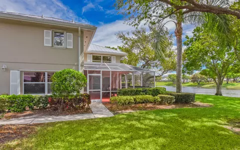 2305 SW Essex Ct, Palm City, FL 34990