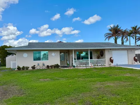 317 SE Verada Ave, Port Saint Lucie, FL 34983