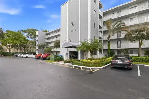 2220 N Cypress Bend Dr #410, Pompano Beach, FL 33069