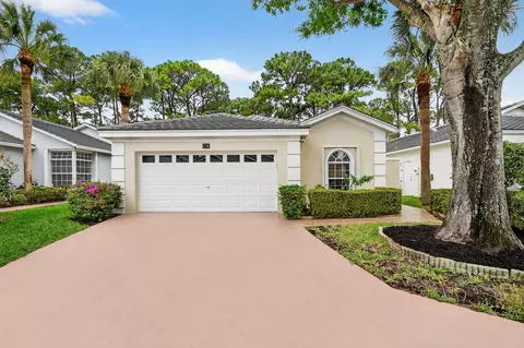 176 Harbor Lake Cir, Greenacres, FL 33413