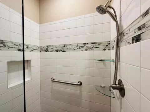 Bath - 8954 SW 75th Lp, Ocala, FL 34481 photo 8 of 9