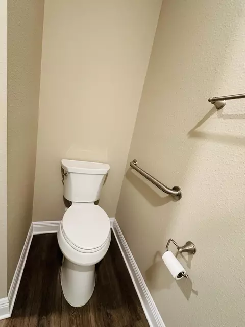 Bath - 8954 SW 75th Lp, Ocala, FL 34481 photo 7 of 9