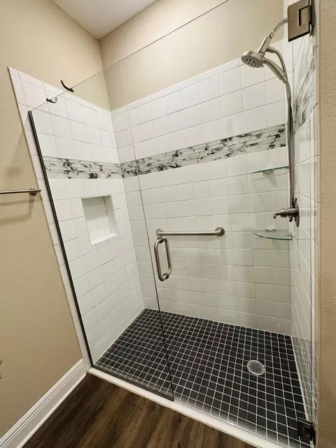 Bath - 8954 SW 75th Lp, Ocala, FL 34481 photo 6 of 9