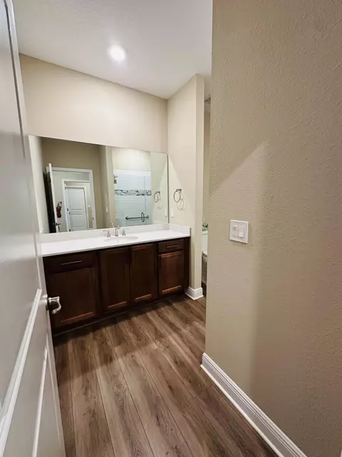 Bath - 8954 SW 75th Lp, Ocala, FL 34481 photo 5 of 9