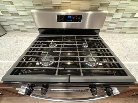 Kitchen - 8954 SW 75th Lp, Ocala, FL 34481 photo 5 of 6