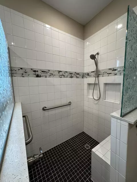 Bath - 8954 SW 75th Lp, Ocala, FL 34481 photo 3 of 9