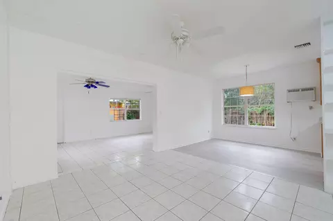 Living - 904 SE 16th St, Stuart, FL 34994 photo 5 of 7