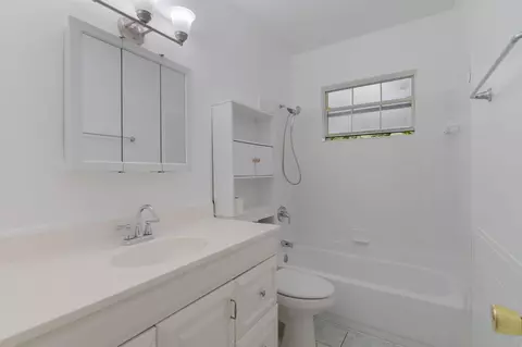 Bath - 904 SE 16th St, Stuart, FL 34994 photo 1 of 2