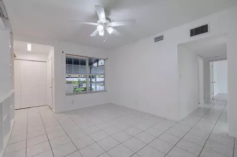 Living - 904 SE 16th St, Stuart, FL 34994 photo 2 of 7