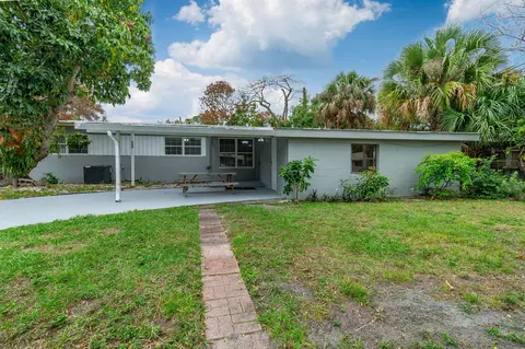 904 SE 16th St, Stuart, FL 34994