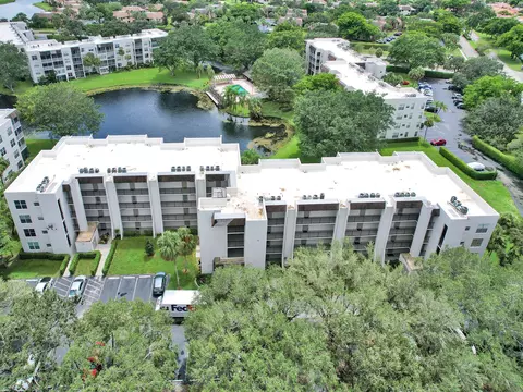 9480 Poinciana Pl #201, Davie, FL 33324