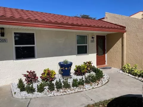 307 Lake Evelyn Dr, West Palm Beach, FL 33411