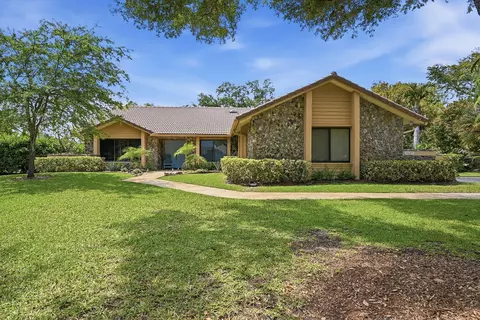 9127 NW 51st Pl, Coral Springs, FL 33067