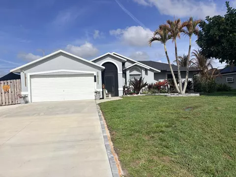 462 SE Cork Rd, Port Saint Lucie, FL 34984