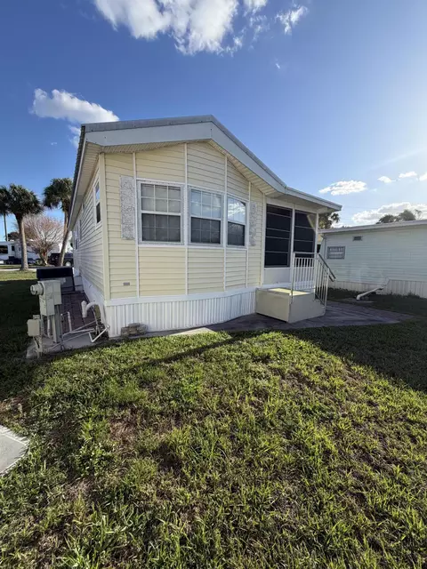 6673 SE 56th Ln, Okeechobee, FL 34974 photo 2