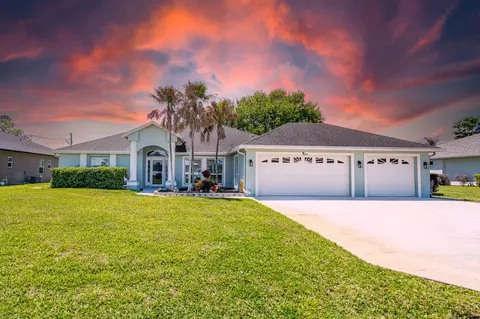 5754 NW Jigsaw Ln, Port Saint Lucie, FL 34986
