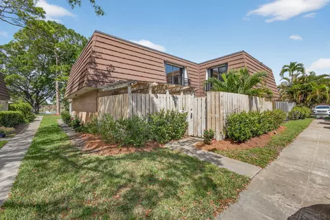 711 7th Ln, Palm Beach Gardens, FL 33418