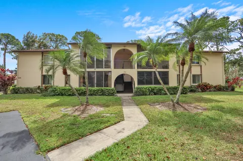 323 Knotty Pine Cir #A2, Greenacres, FL 33463