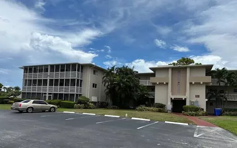 2562 Garden Dr N #305, Lake Worth Beach, FL 33461