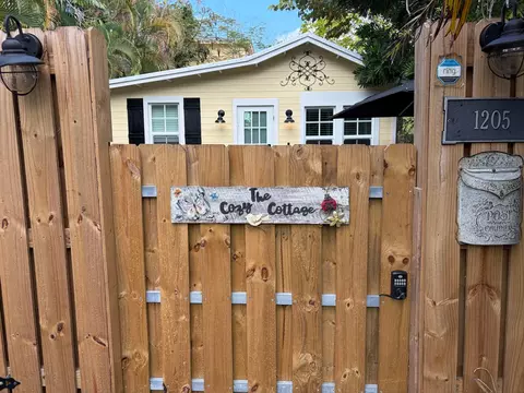 1205 SW 4th St, Fort Lauderdale, FL 33312