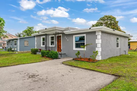 217 NW 14th St, Belle Glade, FL 33430