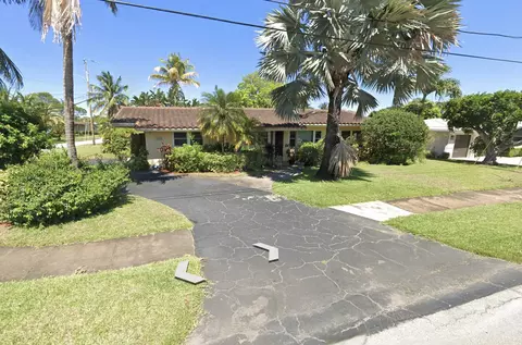 2456 Middle River Dr, Fort Lauderdale, FL 33305