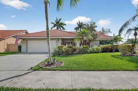 5875 Sun Pointe Cir, Boynton Beach, FL 33437