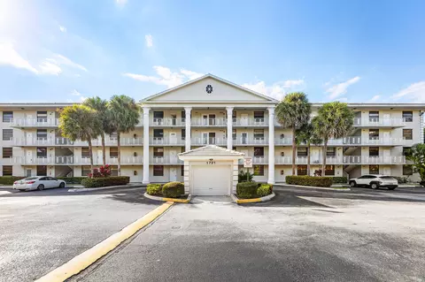 1721 Whitehall Dr #201, Davie, FL 33324