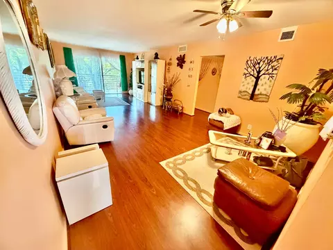 2004 Granada Dr #F4, Coconut Creek, FL 33066