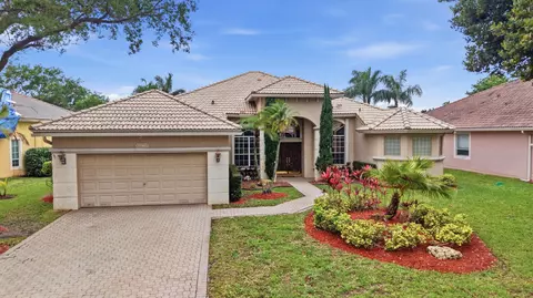 5040 NW 57th Ter, Coral Springs, FL 33067
