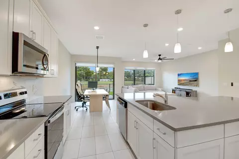 2138 S Appleton Cir S, Oakland Park, FL 33309