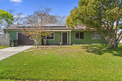 432 SE Whitmore Dr, Port Saint Lucie, FL 34984