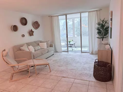 2650 NW 49th Ave #327, Lauderdale Lakes, FL 33313